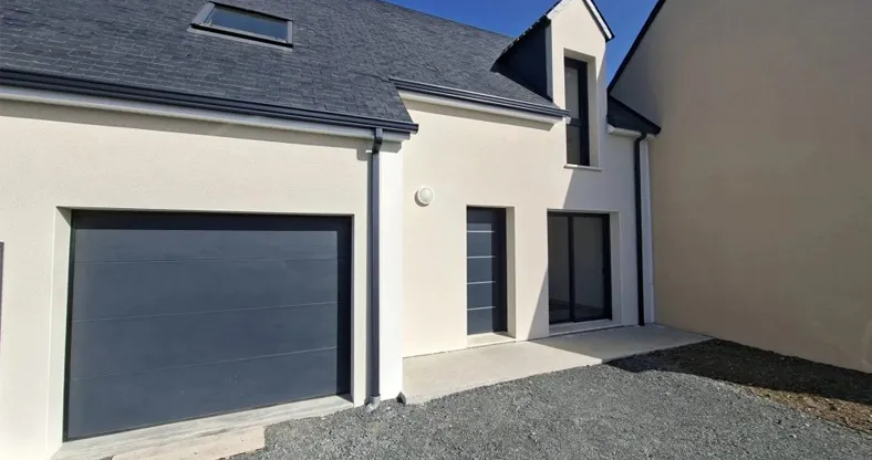 Facade maison de 90 m2 avec garage à vendre sur Larçay | Transactions Tours'n Gestion Immo 37