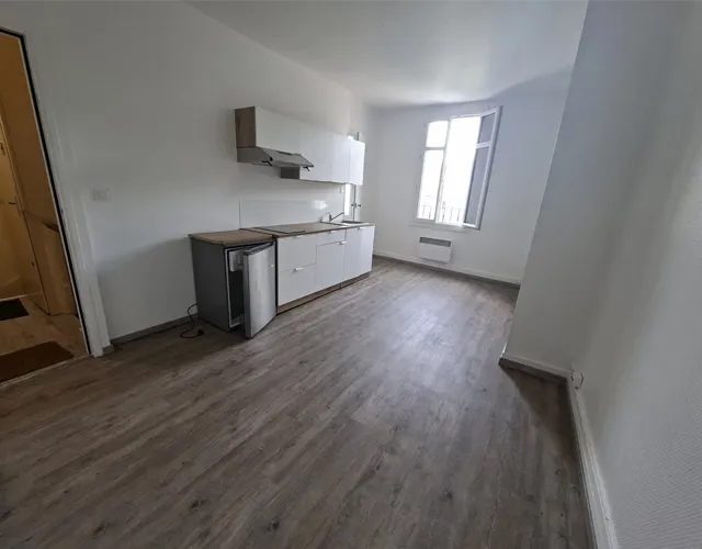 Pièce principale studio non meublé à louer sur Tours Centre proche place jean Jaurès | Tours'N Gestion Immo 37