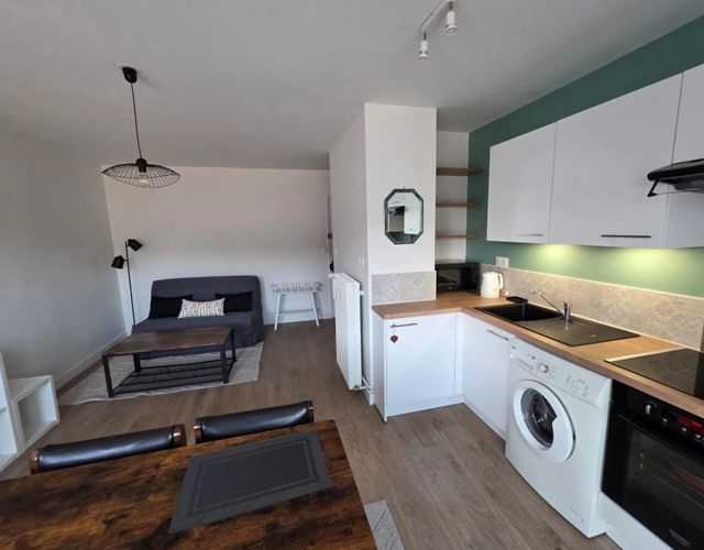 vue pièce à vivre et cuisine appartement type 2 meublé de 40 m2 à louer sur Tours Centre | Tours'N Gestion Immo 37