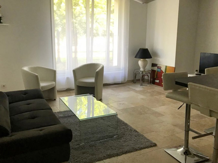 vue pièce principale appartement T2 meublé à louer sur Tours Centre | Tours'N Gestion Immo 37