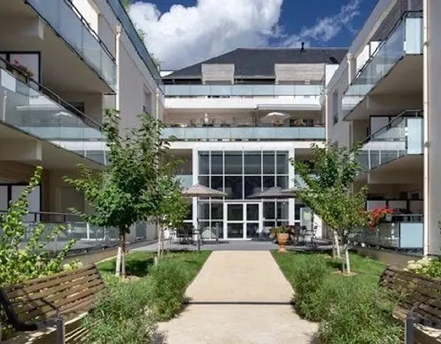 Entrée résidence les Sénioriales avec Appartement T2 de 50 m² env. à louer sur Saint-Avertin | Tours'N Gestion Immo 37