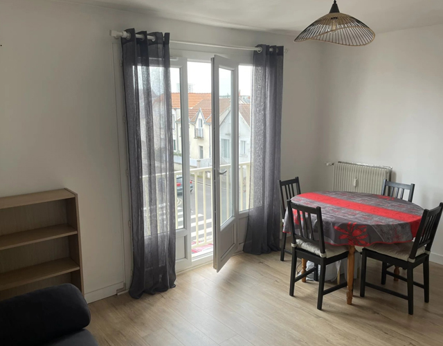 vue pièce à vivre Appartement meublé Type 2 de 50 m² env. à louer sur Tours Centre | Tours'N Gestion Immo 37