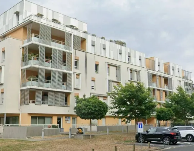 Façade immeuble proche tramway et piscine du lac avec appartement type 3 de 65 m2 à vendre sur Tours Sud | Tours'N Gestion Immo 37